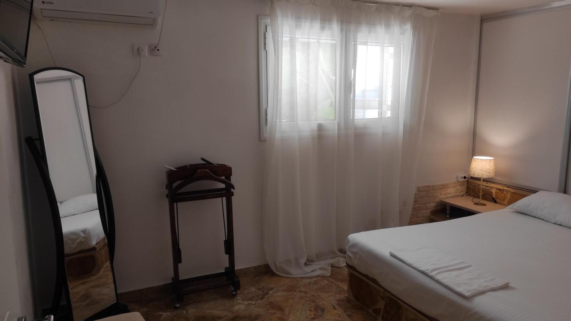 Apartment With Private Pool Kiáton Dış mekan fotoğraf