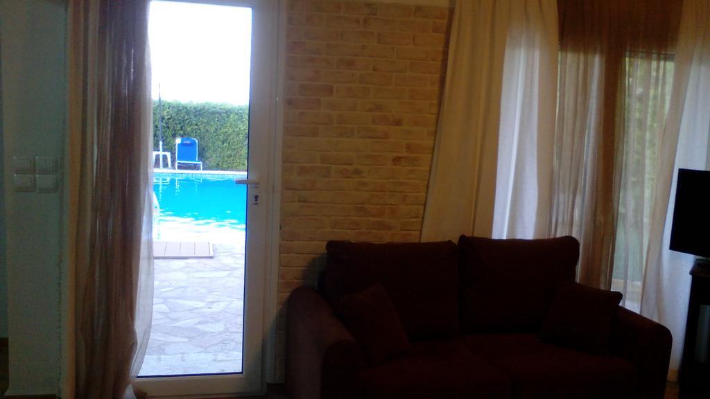 Apartment With Private Pool Kiáton Dış mekan fotoğraf