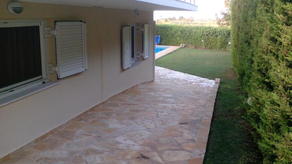 Apartment With Private Pool Kiáton Dış mekan fotoğraf