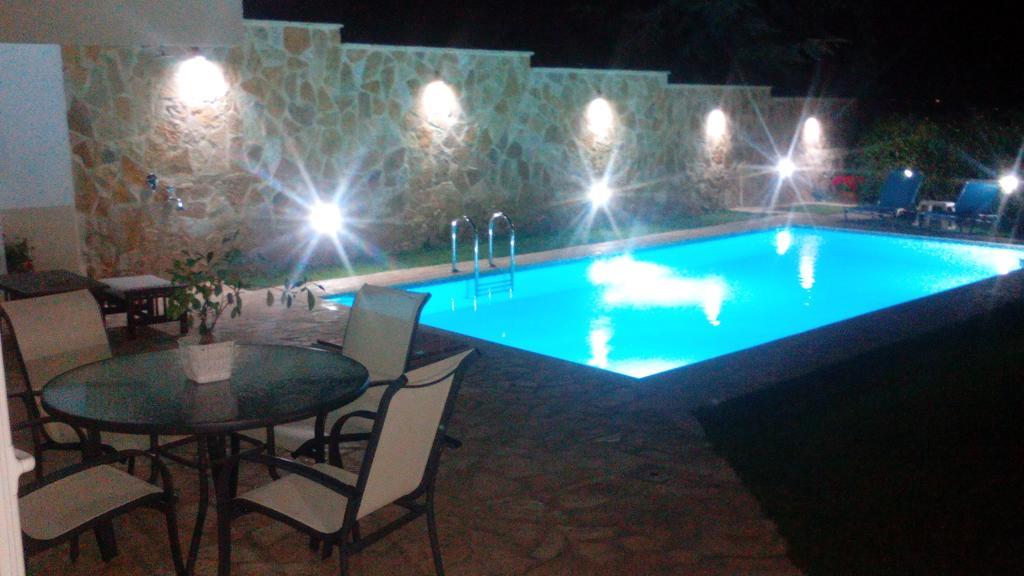 Apartment With Private Pool Kiáton Dış mekan fotoğraf