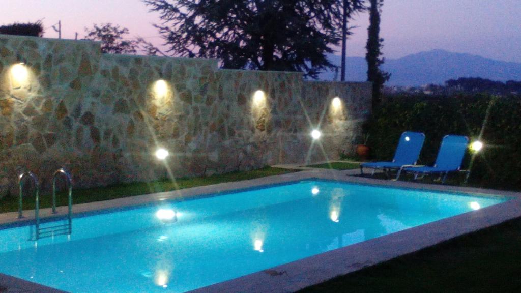 Apartment With Private Pool Kiáton Dış mekan fotoğraf