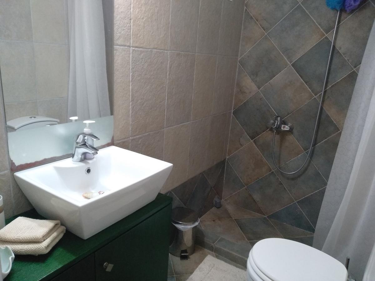 Apartment With Private Pool Kiáton Dış mekan fotoğraf