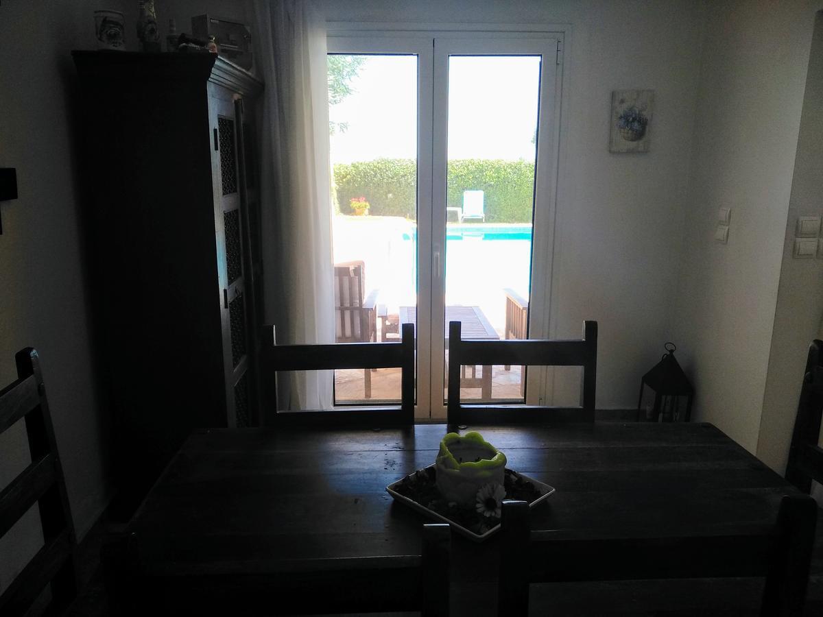 Apartment With Private Pool Kiáton Dış mekan fotoğraf