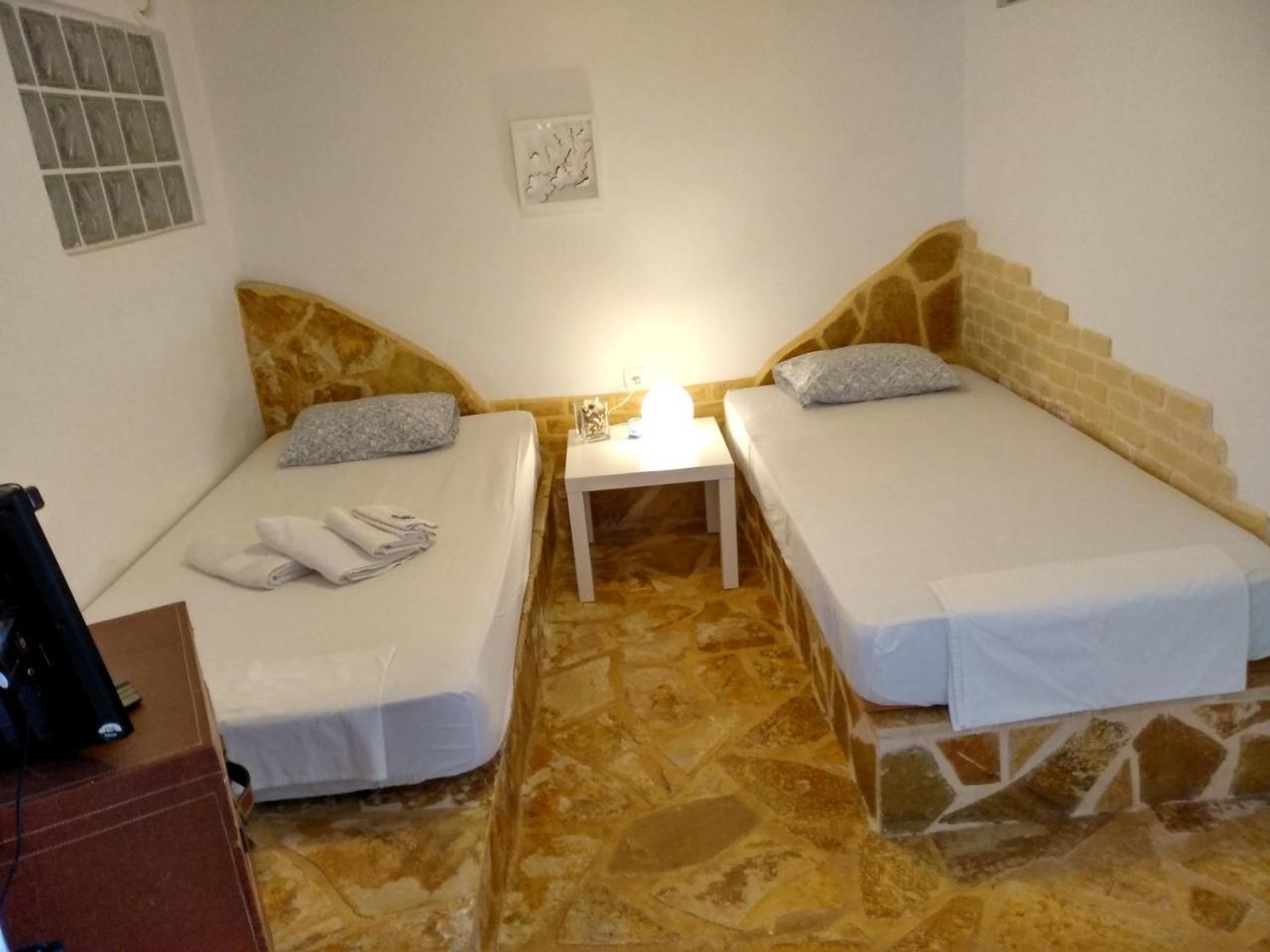 Apartment With Private Pool Kiáton Dış mekan fotoğraf